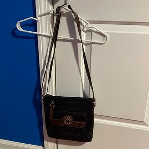 Black GIANI BERNINI crossbody leather bag. Measuring: 10L X 10W.
